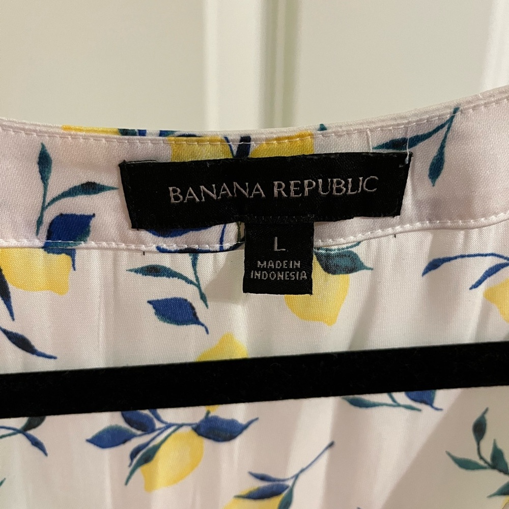 Banana Republic Sleeveless Top - White with Lemon print - Picture 3 of 8